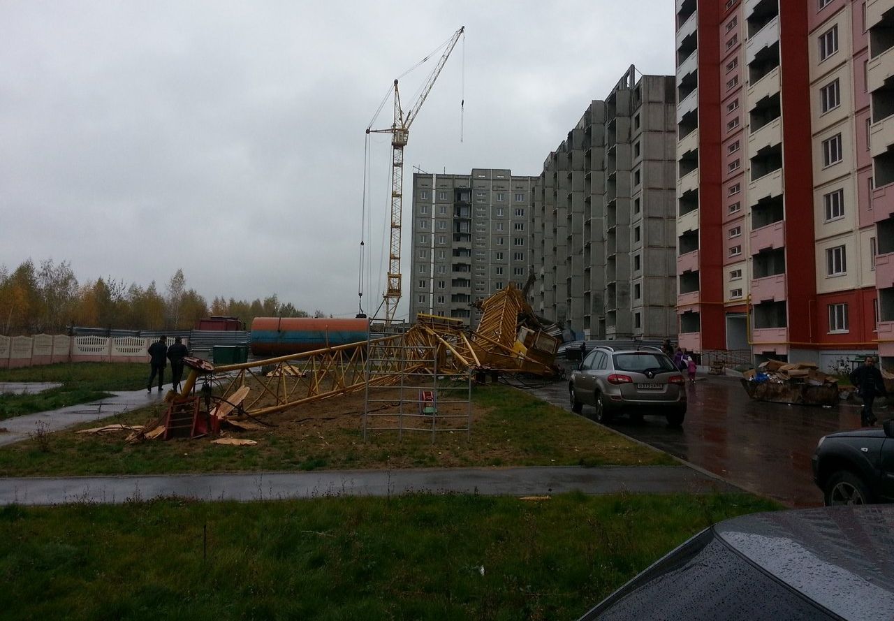 В Дашково-Песочне упал башенный кран