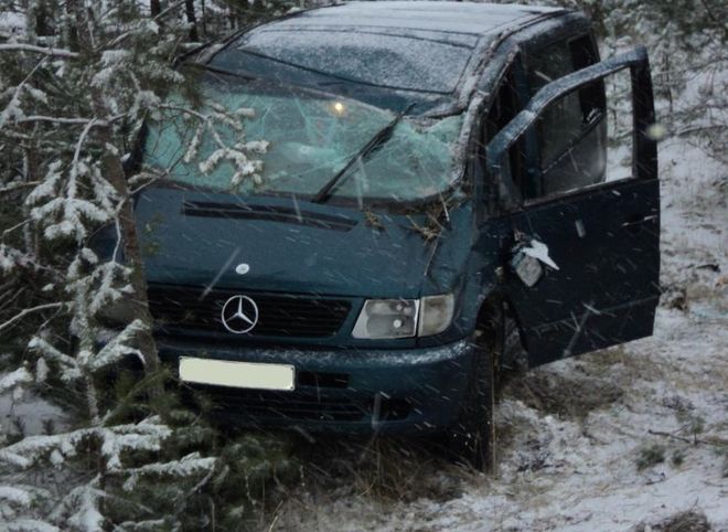 Под Касимовом пенсионер на Mercedes улетел в кювет, пострадали четыре человека