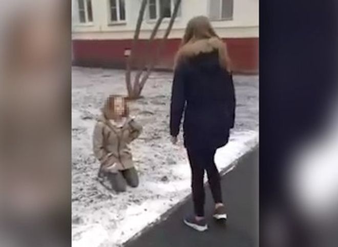 Старшеклассница жестоко избила школьницу в Москве (видео)