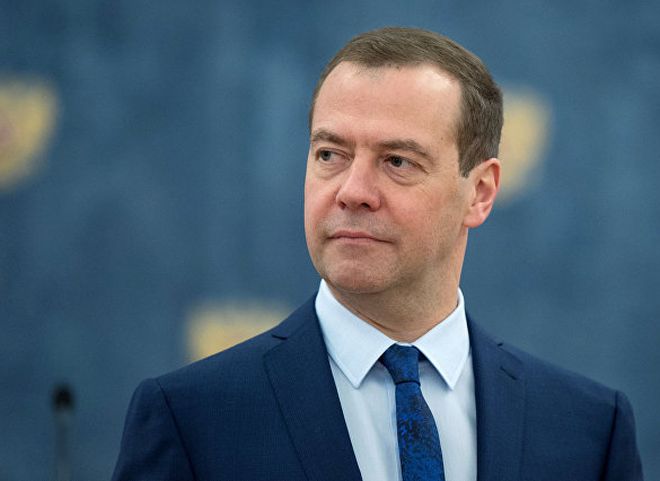 Медведев посоветовал Ткачеву «ставить себе будильник в разные места»