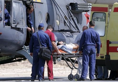 Выжившего в катастрофе пилота могут перевести в Москву