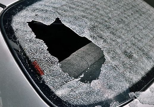 Суд оштрафовал рязанца на 5 тыс. за разбитое стекло машины
