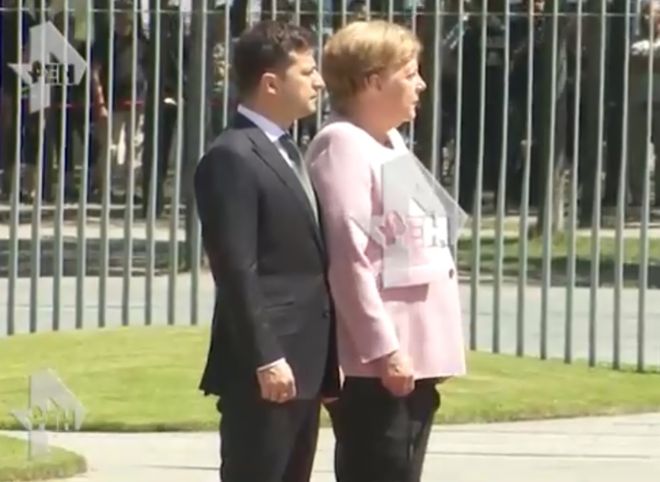 Меркель стало плохо во время встречи с Зеленским (видео)