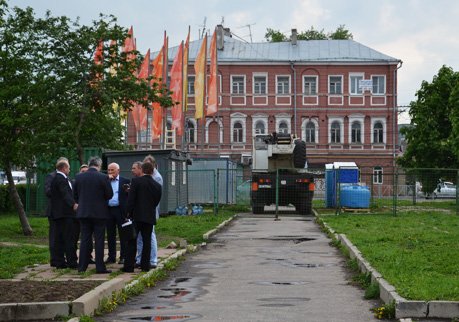 Члены кабмина собрались на месте стройки музея Кремля