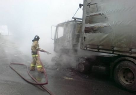 В Путятинском районе на трассе горел грузовик
