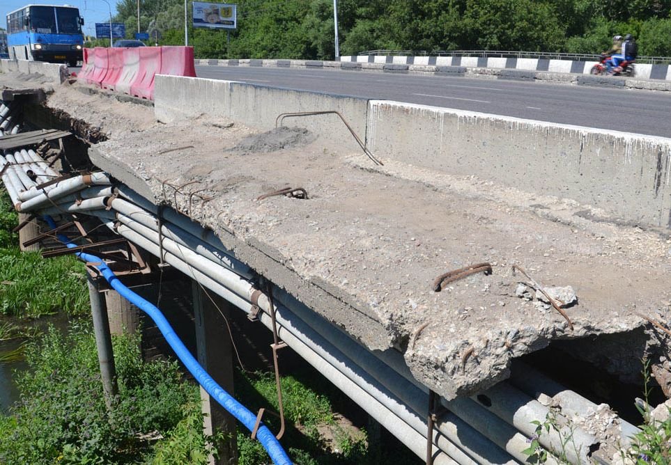 Булеков: мост через Павловку на Московском шоссе рушится
