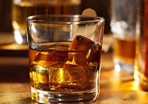 Эксперт назвал цену безопасного для здоровья виски