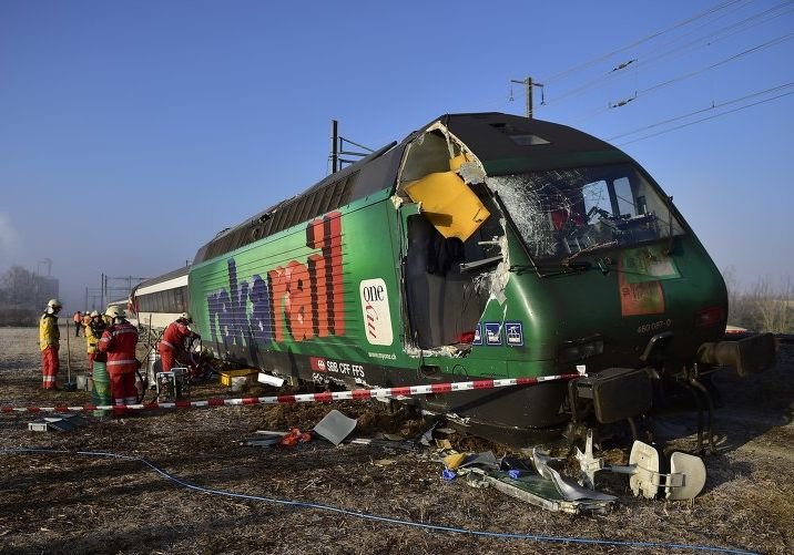 В Швейцарии столкнулись пассажирские поезда