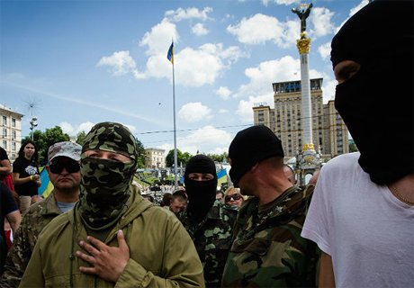 На Майдане идут бои местного значения