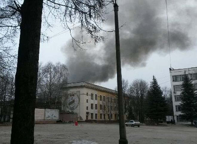 На улице Станкозаводской загорелся цех