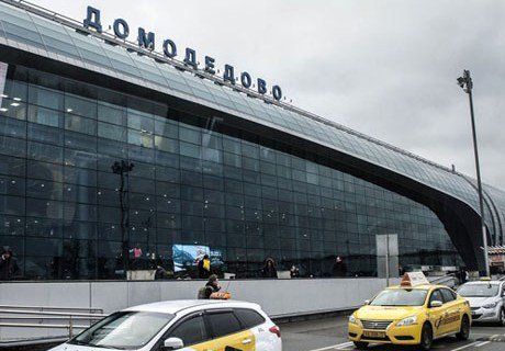 Самолет совершил аварийную посадку в Домодедово (видео)