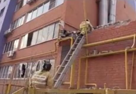 Опубликовано видео работы спасателей на месте ЧС в Рязани