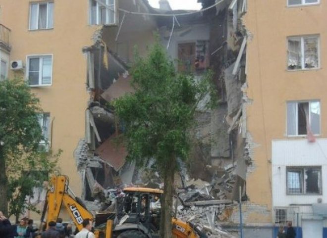 В Волгограде из-за взрыва газа обрушился подъезд жилого дома (видео)
