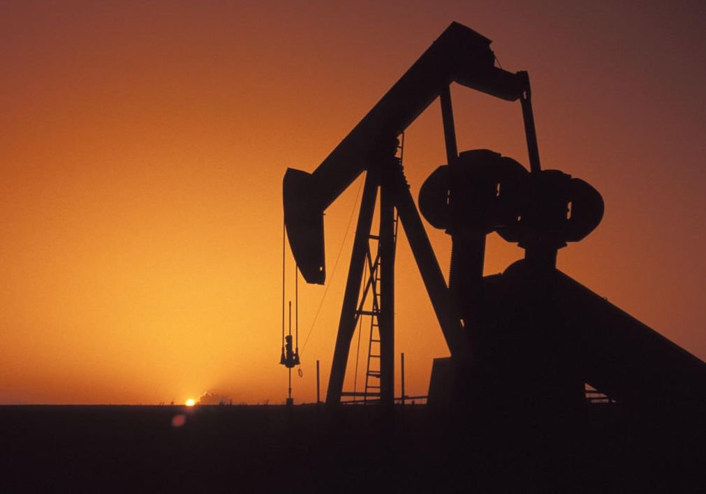 Мировые цены на нефть растут после резкого падения