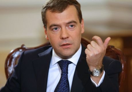 Медведев посоветовал регионам сократить расходы на PR