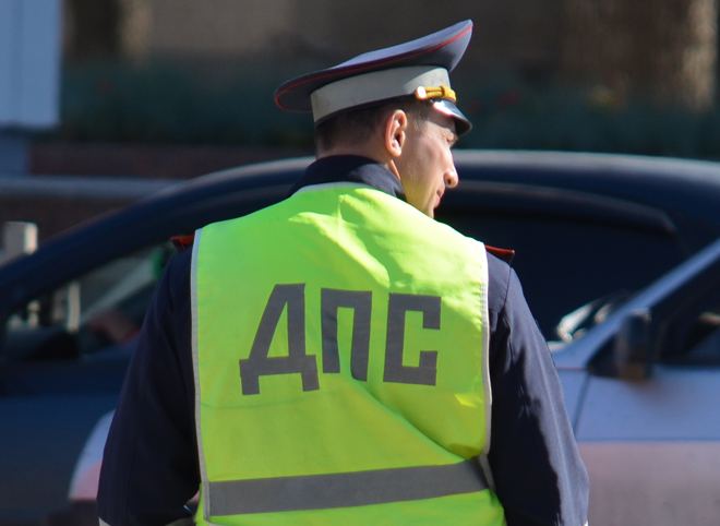 Суд оштрафовал москвича за попытку дать взятку рязанскому инспектору ДПС