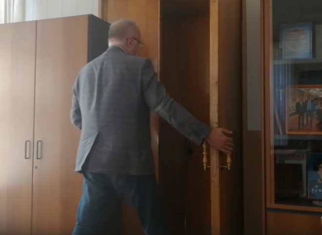Видео: глава администрации Касимова убегает от активистов