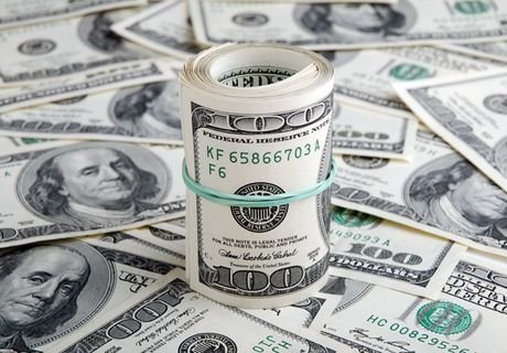 Биржевой курс доллара превысил отметку в 76 рублей
