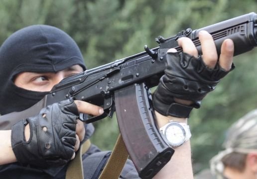 Очевидец: в Луганской области около границы с РФ идет бой