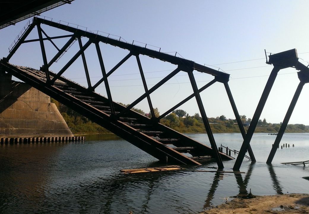 В Рязанской области рухнул мост
