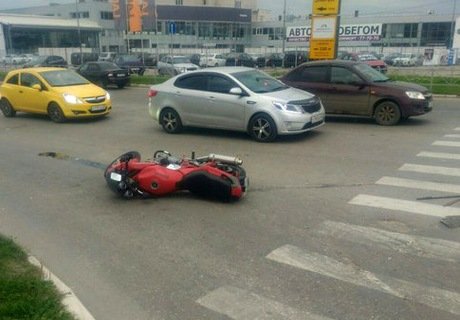 В Рязани у ТЦ «Круиз» сбили мотоциклиста