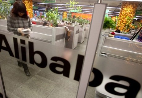 Alibaba инвестирует $590 млн в производителя смартфонов