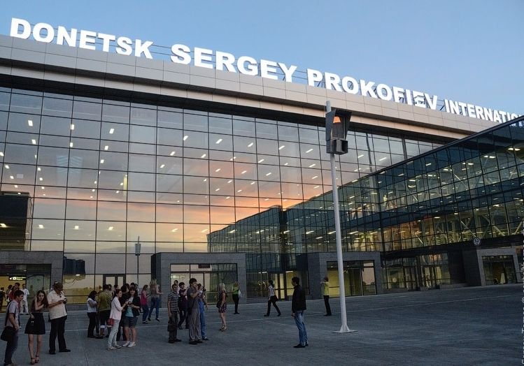 Международный аэропорт Донецка приостановил работу