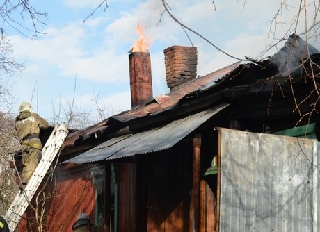 Рязанец вытащил из горящего дома двух пьяных соседей