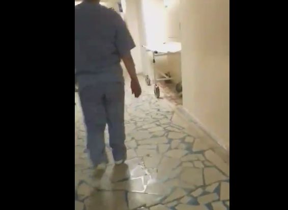 Видео: сотрудница рязанского травмпункта нападает на пациентку