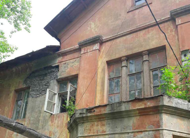 Булеков поручил обследовать дом, в котором обрушился потолок