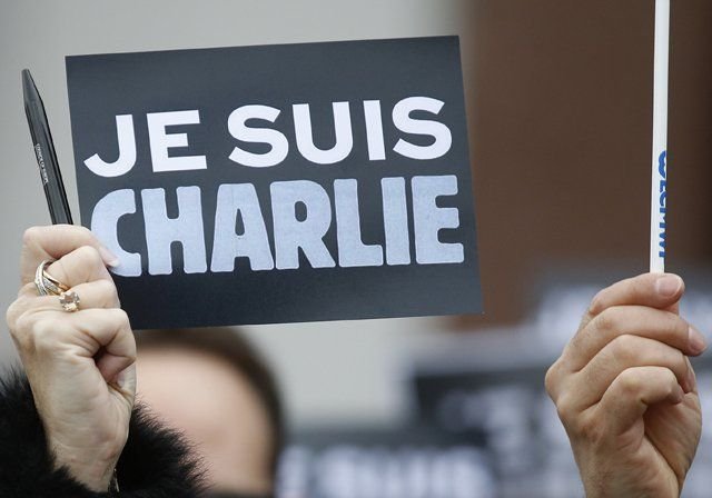 Свежий номер Charlie Hebdo продают за сотни евро