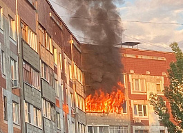 В многоэтажке на улице Новоселов загорелась квартира