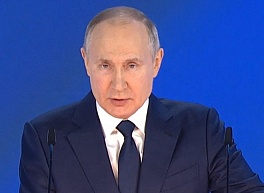 Путин поручил сократить домашние задания в школах