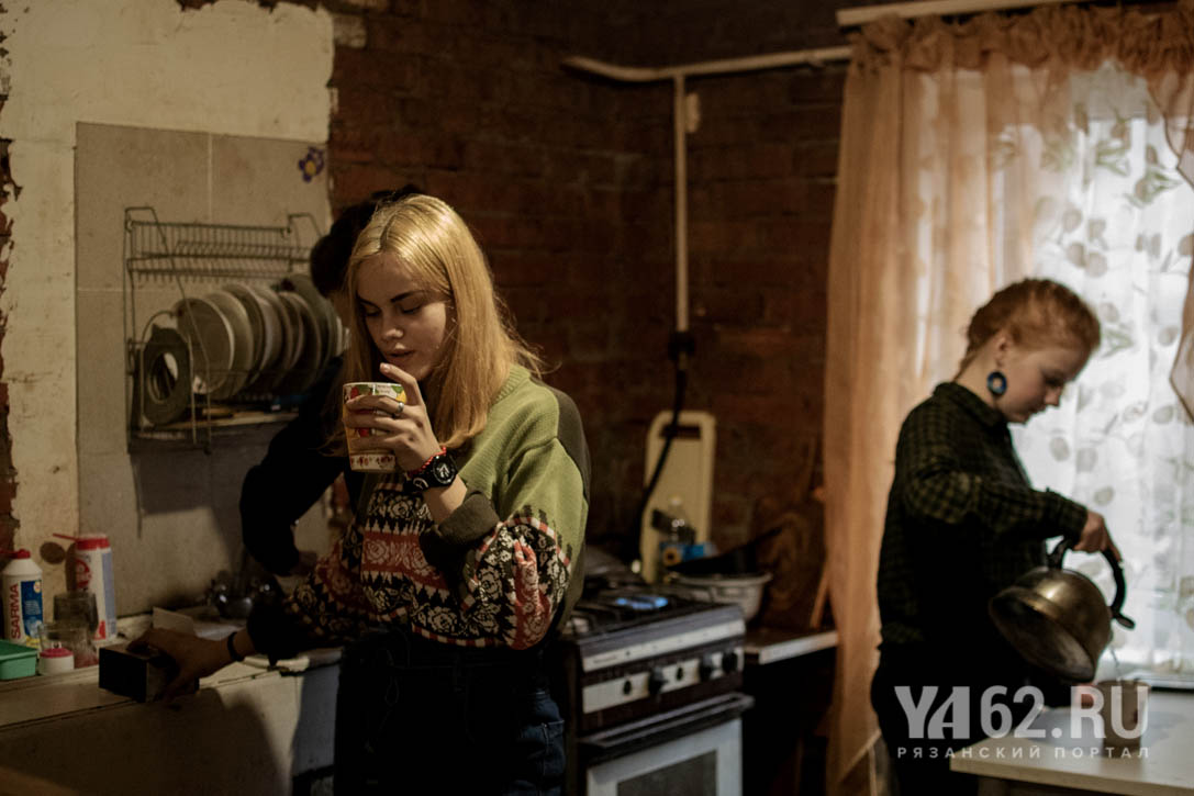 Фото 7.1 Елена Снежана и Христина на кухне.JPG