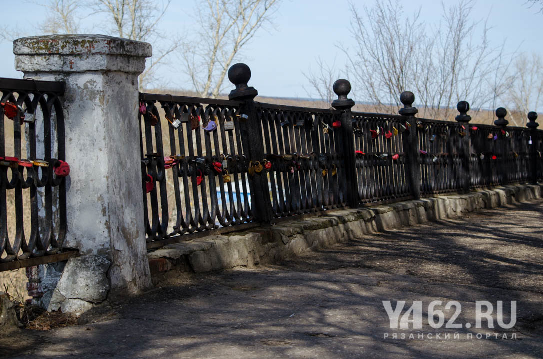 Фото 7 Покосившаяся ограда Кремля.jpg