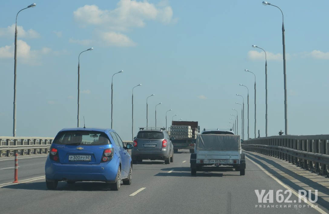 Фото 2 Машины на Солотчинском мосту.JPG