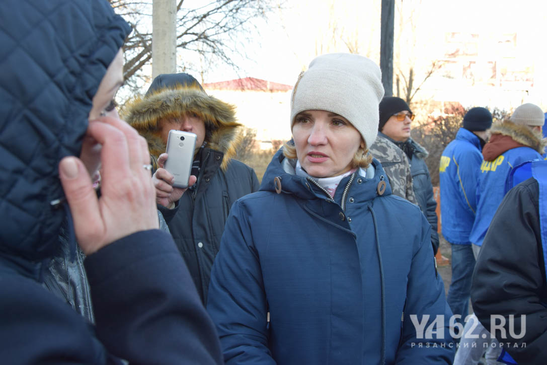 Фото 4 Местные жители общаются с правительством Рязанской области.JPG