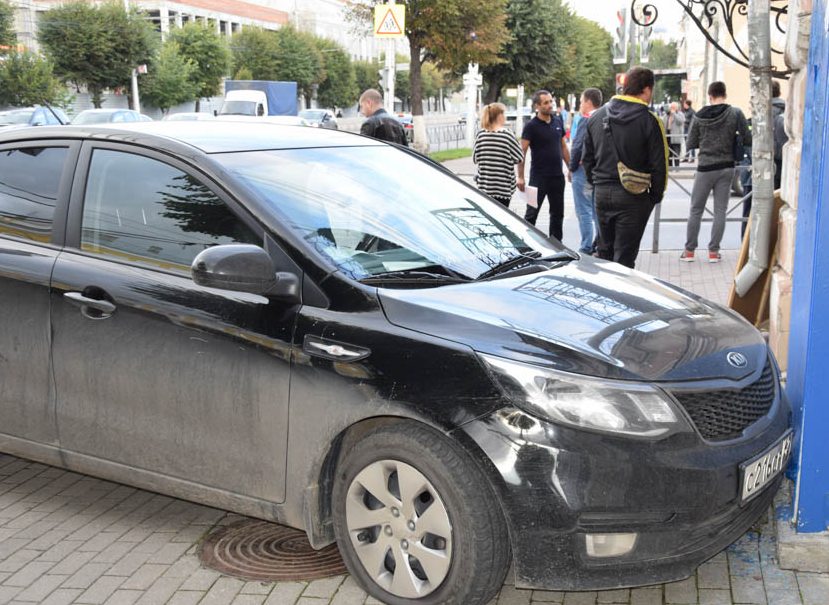 ГИБДД:  вылетевшая на тротуар в центре Рязани Kia сбила пешехода