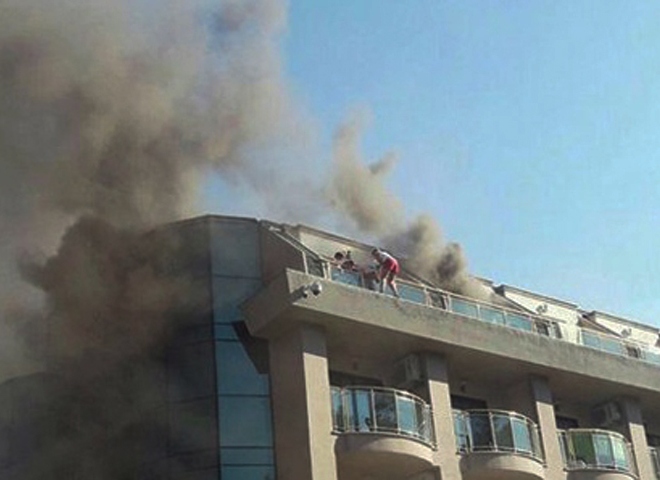 При пожаре в турецком отеле пострадали россияне (видео)