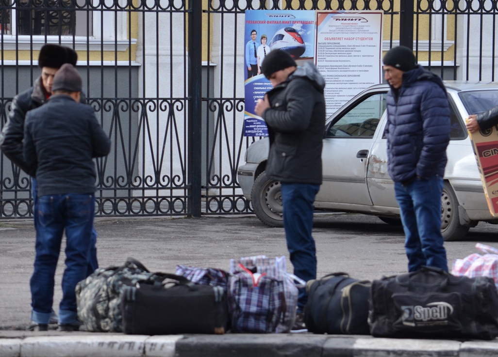 Песков заявил, что Россия нуждается в мигрантах