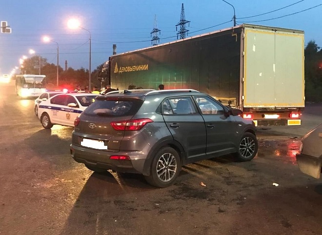 На трассе М5 в Рязани Hyundai Creta въехал в Mercedes, пострадала девушка