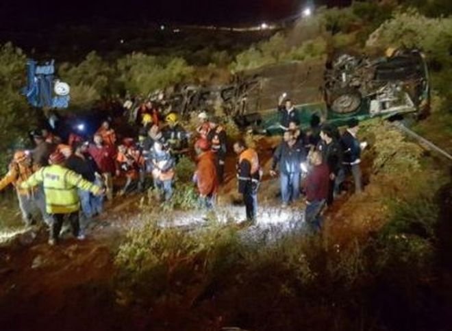 В Израиле автобус упал в ущелье, два человека погибли
