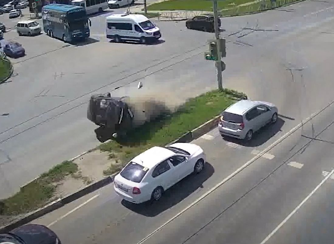 ДТП с переворотом на Московском шоссе попало на видео