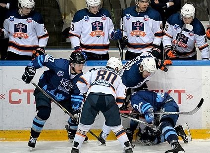 ХК «Рязань» уступил «СКА-Неве» и оказался на грани вылета из плей-офф