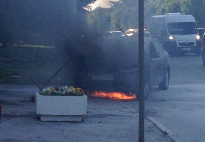 В центре Рязани сгорел автомобиль Kia