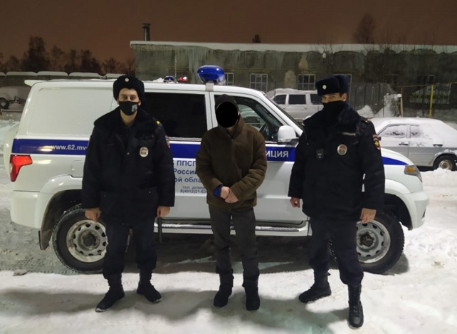 Рязанские полицейские задержали мужчину, избившего знакомого