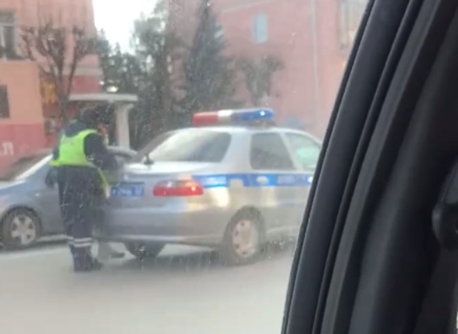 Авария с автобусом вызвала затор на Первомайском проспекте