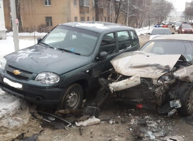 Двое детей пострадали в массовом ДТП на улице Островского