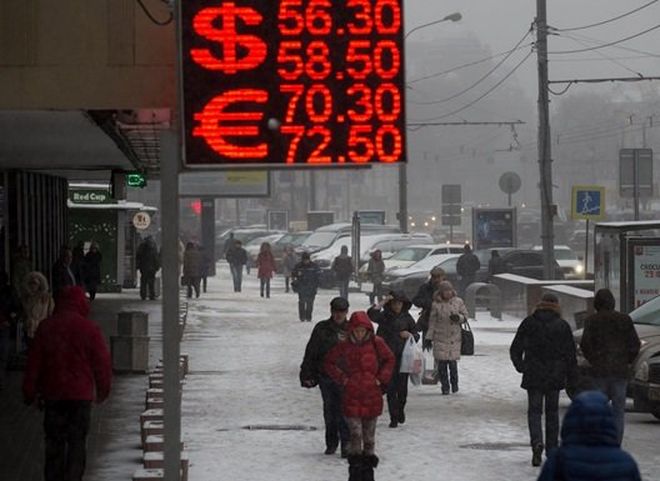 Путин запретил показывать курсы валют на уличных табло