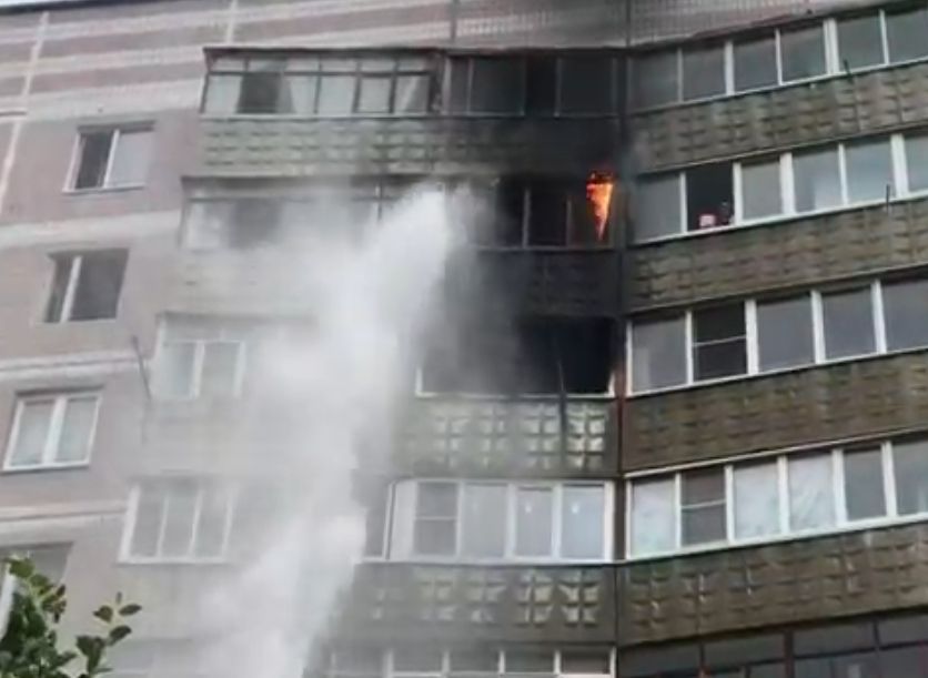 На пожаре в 10-этажке в Дашково-Песочне пострадала 57-летняя женщина